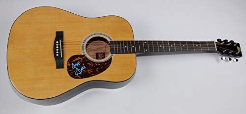 „Гласовите во вторникот носат аиме Ман потпишано автограмирано со природно дрво со целосна големина акустична гитара Лоа