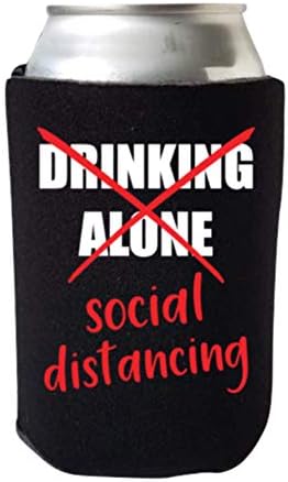 Социјално дистанцирање смешно може да се полади - да не пијам сам, јас сум социјално дистанцирање - повеќе варијации во боја - совршен