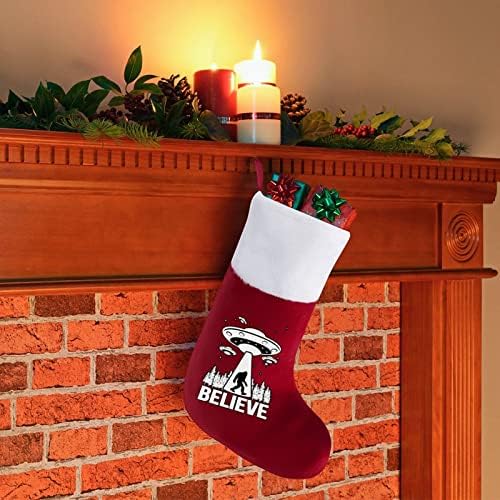 Bigfoot Alien NFO Божиќни чорапи за порибување со кадифен камин што виси за декор за домашно дрво