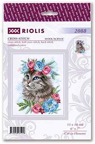 Риолис го брои мачката за вкрстено бод во цвеќиња