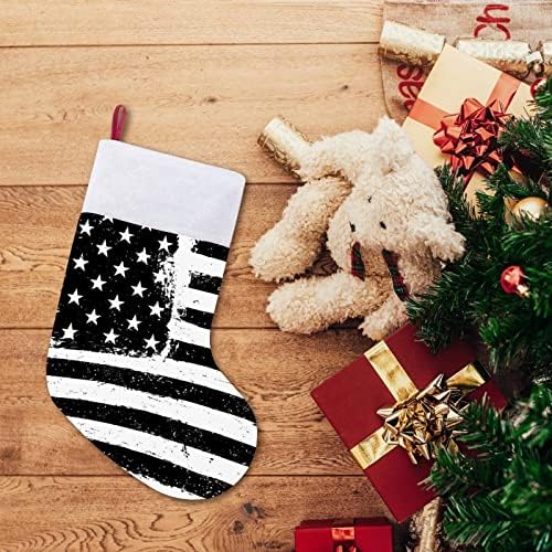 Црно -американско знаме Божиќни чорапи за порибување со кадифен камин виси за Божиќно декор за дома