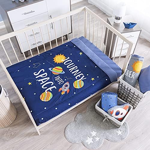 Глади за постелнина за постелнина за Galaxy Space Crib за постелнина за момчиња | 4 парчиња | мек памук | Сет за креветчиња за постелнина