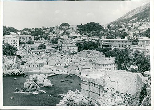 Гроздобер фотографија на пристаништето и theидовите на Дубровник