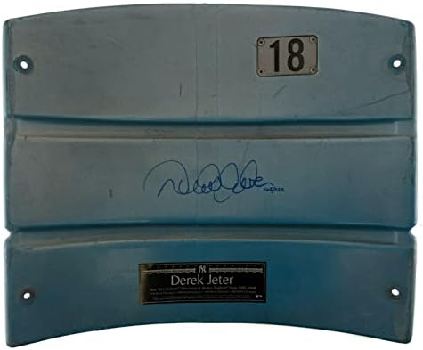 Дерек etетер ја потпиша играта во Yorkујорк Јанкис користеше седиште со Штајнер Коа - Игра користена опрема за стадион МЛБ