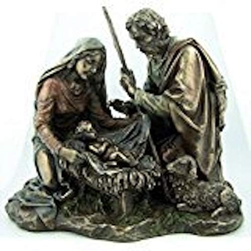 Бронзена породување поставена во јасли со статуа на Божиќна фигура на јагнешко месо