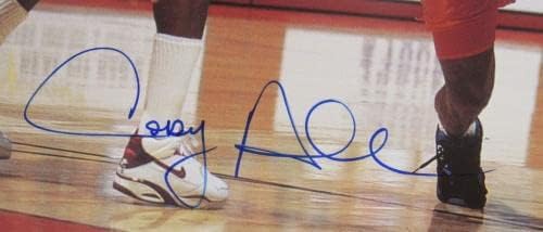Кори Александар потпиша автограм за автограм од 1995 година Дебитанти 8x10 Кошаркарска картичка - Автограмирана НБА фотографии