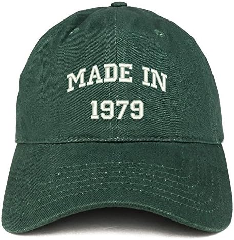 Трендовски продавница за облека направена во 1979 година Текст извезен на 44 -ти роденден со четкано памучно капаче