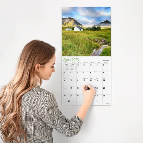 Црвен Ембер Шкотска 2023 Месечен календар на wallидот на Хангвид | 12 x 24 отворено | Дебела и цврста хартија | Подарок | Уживајте во