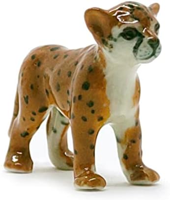 Фигурини со Cebetah Cheetah Cub - Колекционерска уметност за животни - Минијатурна рачно изработена и насликана декор на керамичка маса, совршен