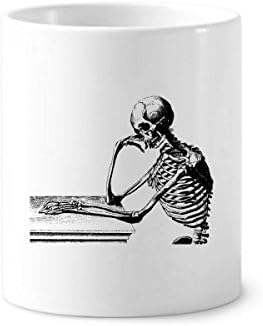 Човечки скелет скица седи држење на четка за заби, држач за пенкало за керамички штанд -молив чаша