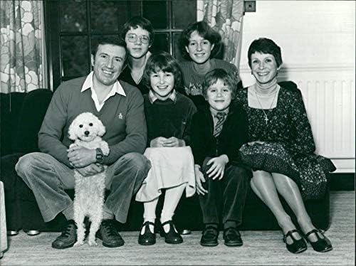 Гроздобер фотографија на англискиот забавувач Рој замок со семејството на групна фотографија