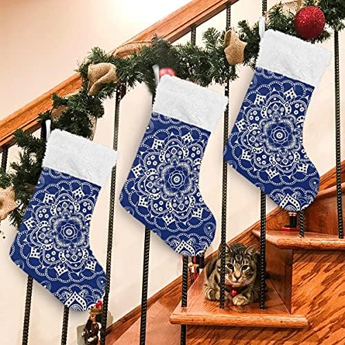 Божиќни чорапи на Алаза, 18 инчи ласкави со голема сина мандала шема и кадифен лаки за крзно, чорапи за манжетни, за украси за семејни празници