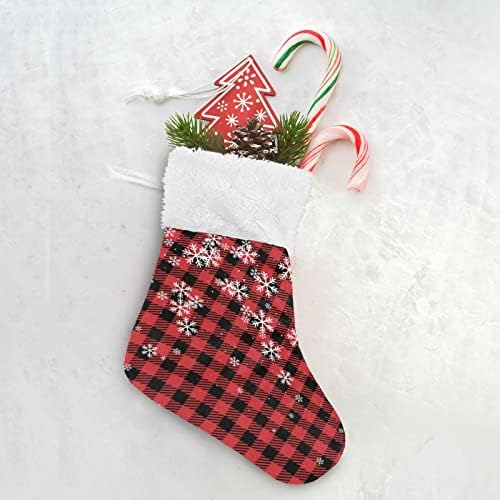 Јули за Божиќни снегулки Божиќни чорапи за елки за елки, кревети камини Скали биволи карирани црвени висечки Божиќни чорапи 8 инчи за
