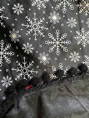Здолниште за новогодишно дрво - црно со бела шема на снегулка и граница на црна пом пом - дијаметар од 48 инчи