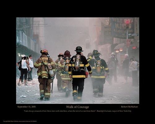 Прошетка На Храброста 9/11 Пожарникар Фото 22х28 Постер Печатење