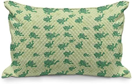 Ambesonne frog quilted pemowcover, слика на насмеани езерцето животно и цветно силуети на зелена позадина, стандардна обвивка за перница со големина на кралот за спална соба, 36 x 20,