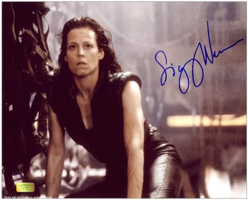 Sigourney Weaver автограмираше 8x10 Alien: Фотографија во воскресение