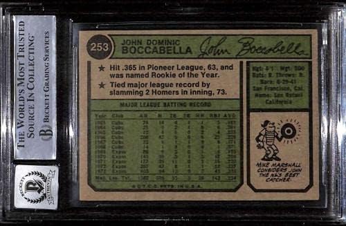 253 Џон Бокабела - 1974 Топс Бејзбол Картички Оценет БГС Авто 10-Бејзбол Плочи Автограм Картички