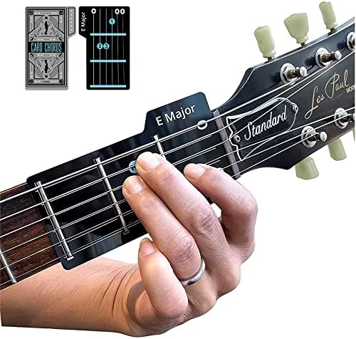 Дознајте гитара во минути акорди за картички гитара ви овозможуваат да свирите електрична гитара додека картичката е на fretboard направена