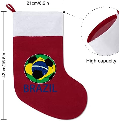 Чорапи за порибување на божиќни чорапи во Бразил со кадифен камин што виси за Божиќно дрво
