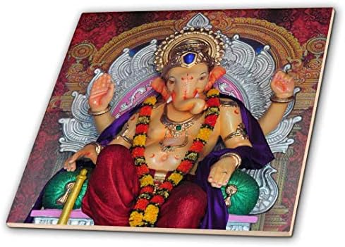 3Д роза статуа на лордот Ганеш направи за годишен фестивал во керамичката плочка во Мумбаи, разнобојно