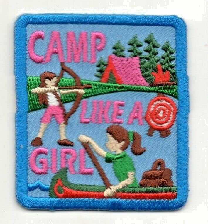 Камп како девојче железо на печ -извидници момче девојче младенче кампување кампер