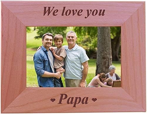 CustomGiftsNow Те сакаме Папа - врежана рамка за слика на дрво